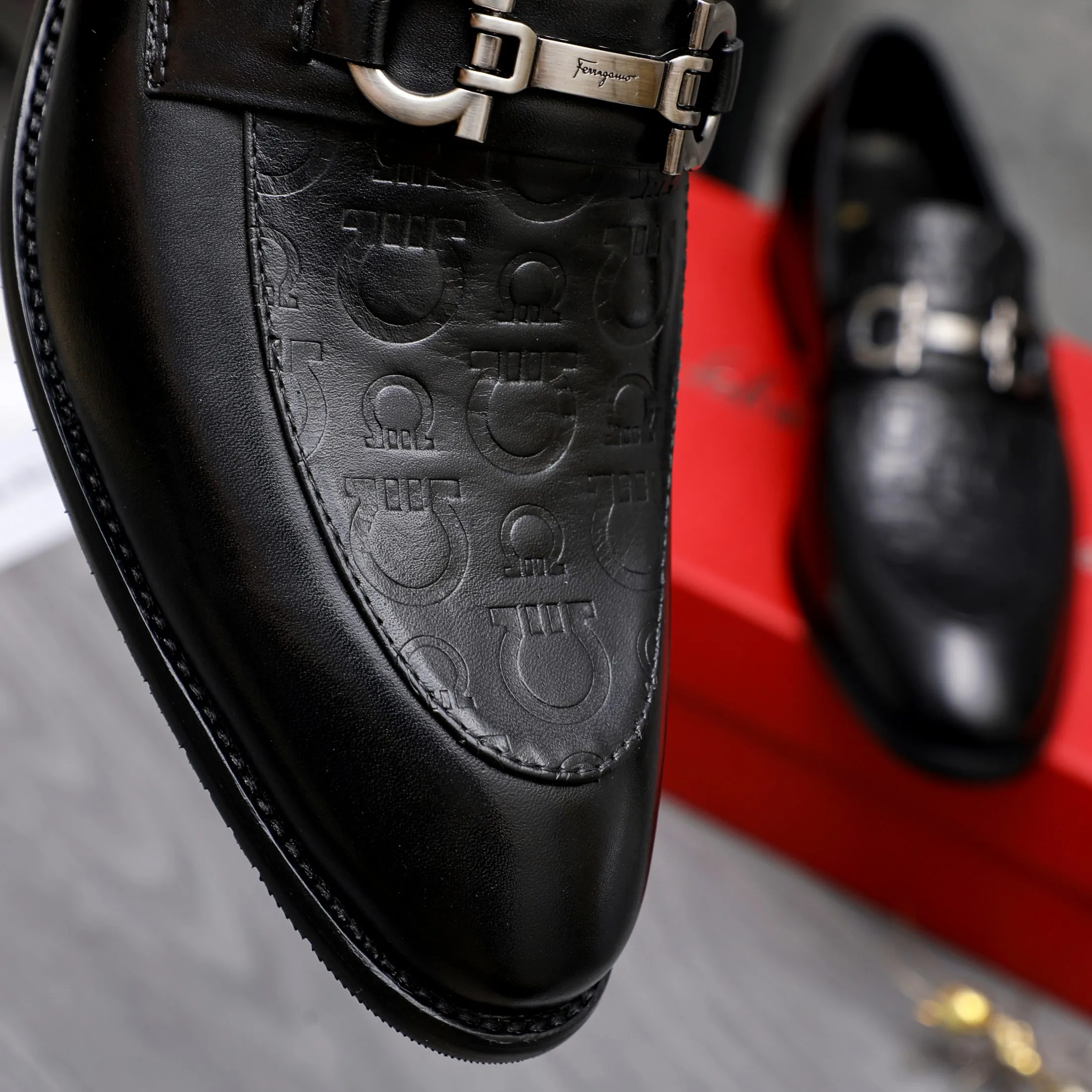 Men's shoes 💰480 Product trademark: Ferragamo " Ferragamo ] Business slip-on leather shoes Regular size: 39-44 Product materials: Selected high-quality embossed cowhide upper, cowhide lining, original outsole